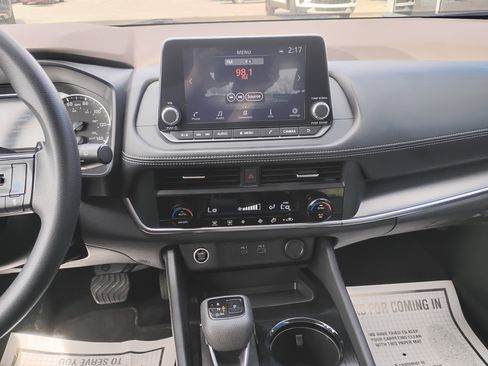 Used 2023 Nissan Rogue SV AWD/4WD image 8