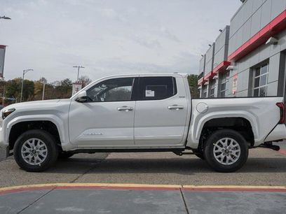 New 2025 Toyota Tacoma SR5