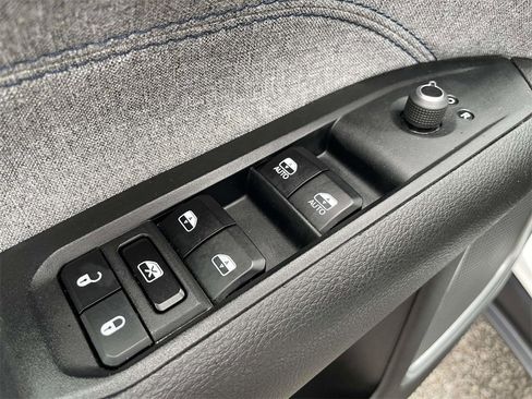 Used 2024 Jeep Compass Latitude image 17