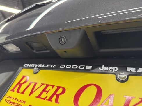 Used 2025 Jeep Grand Cherokee Laredo X image 6