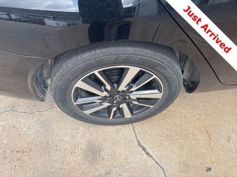 Used 2025 Nissan Versa SV FWD image 17