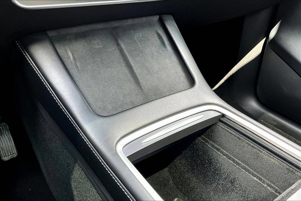 Used 2024 Tesla Model Y Long Range AWD/4WD image 16