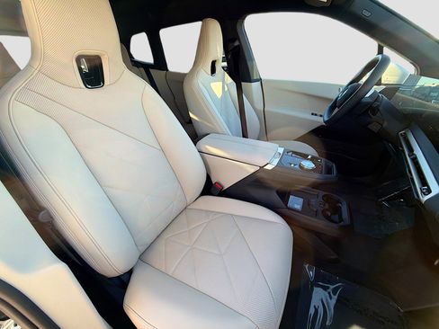 New 2026 BMW iX xDrive60 w/ Premium Package image 15