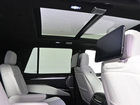 New 2026 Cadillac Escalade Platinum Sport w/ LPO, ONYX Package AWD/4WD image 17