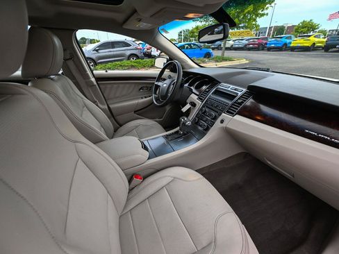 Used 2010 Ford Taurus Limited FWD image 24