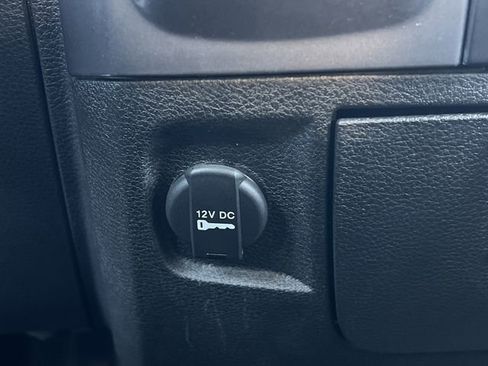 Used 2021 RAM 1500 Classic SLT image 7