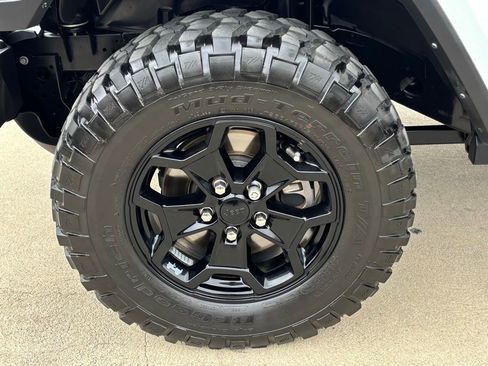 Used 2022 Jeep Gladiator Willys image 29