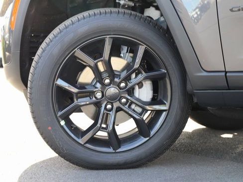 New 2025 Jeep Grand Cherokee Limited AWD/4WD image 2