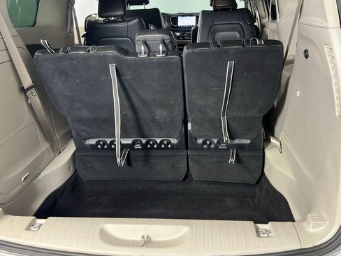 Used 2024 Chrysler Pacifica Select image 34
