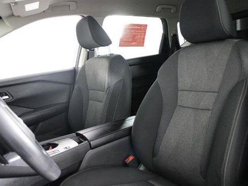 Certified 2024 Nissan Rogue SV FWD image 20