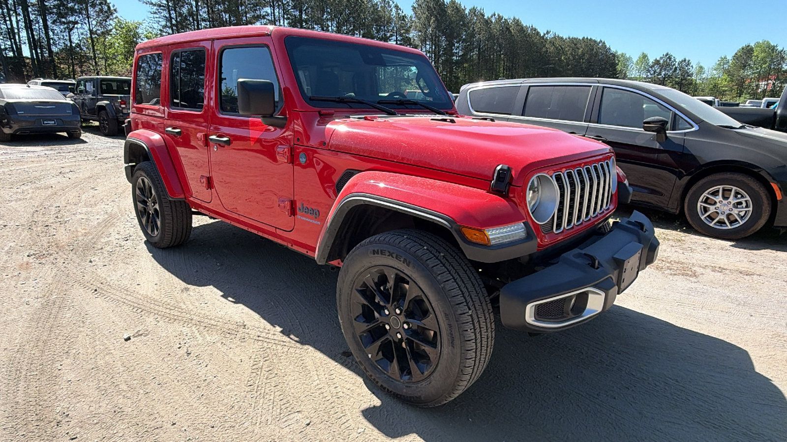 Used 2025 Jeep Wrangler Unlimited Sahara w/ Safety Group AWD/4WD image 5