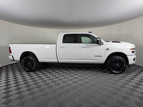 New 2026 RAM 2500 Laramie AWD/4WD image 3