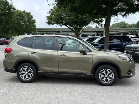 Used 2023 Subaru Forester Premium AWD/4WD image 11