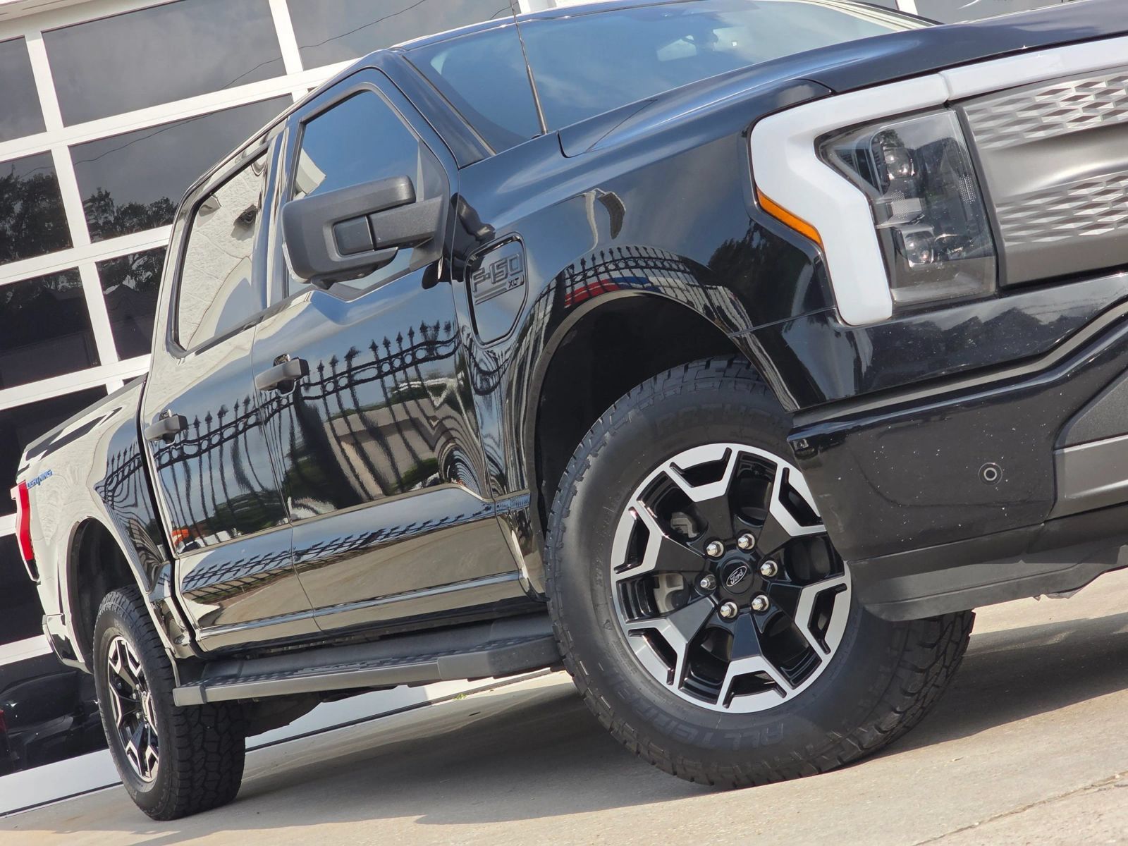 Used 2023 Ford F150 Lightning XLT AWD/4WD image 11