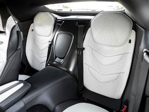 Used 2023 Aston Martin DBS Volante image 19