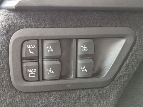 Used 2022 BMW X7 xDrive40i w/ Premium Package image 14