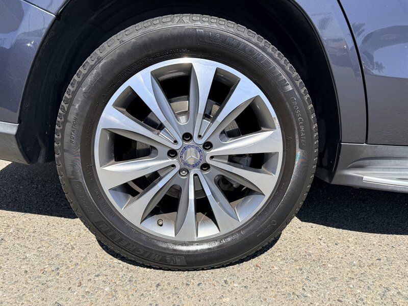 Used 2015 Mercedes-Benz GL 450 4MATIC image 32