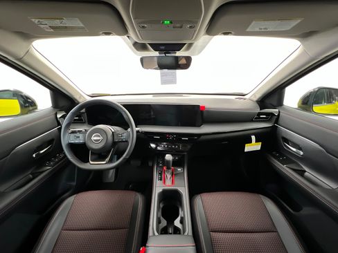 New 2026 Nissan Kicks SR w/ Interior Electronics Package FWD image 9