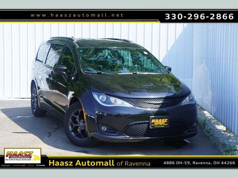 Used 2019 Chrysler Pacifica Touring-L w/ S Appearance Package FWD image 1