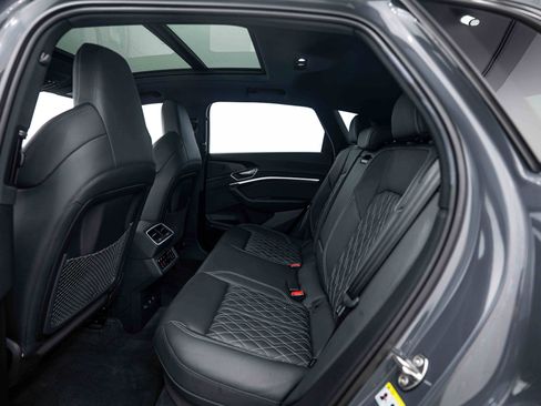 Certified 2024 Audi SQ8 e-tron Premium Plus w/ Black Optic Package AWD/4WD image 17