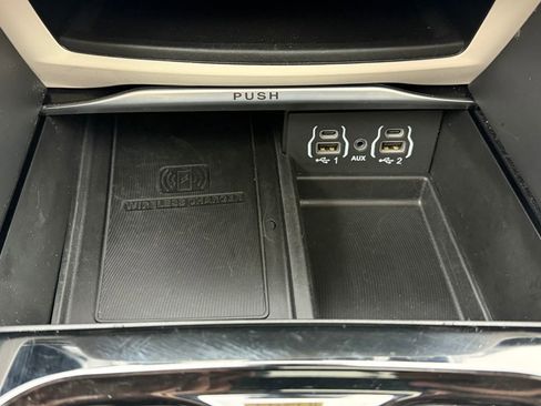 Used 2024 Chrysler Pacifica Limited image 30