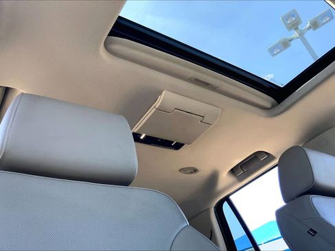 Used 2018 Chevrolet Tahoe Premier AWD/4WD image 14