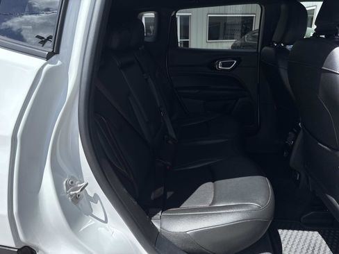 Used 2025 Jeep Compass Trailhawk image 9