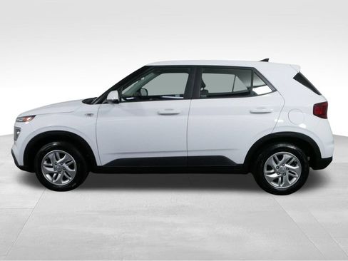 Used 2021 Hyundai Venue SE FWD image 6