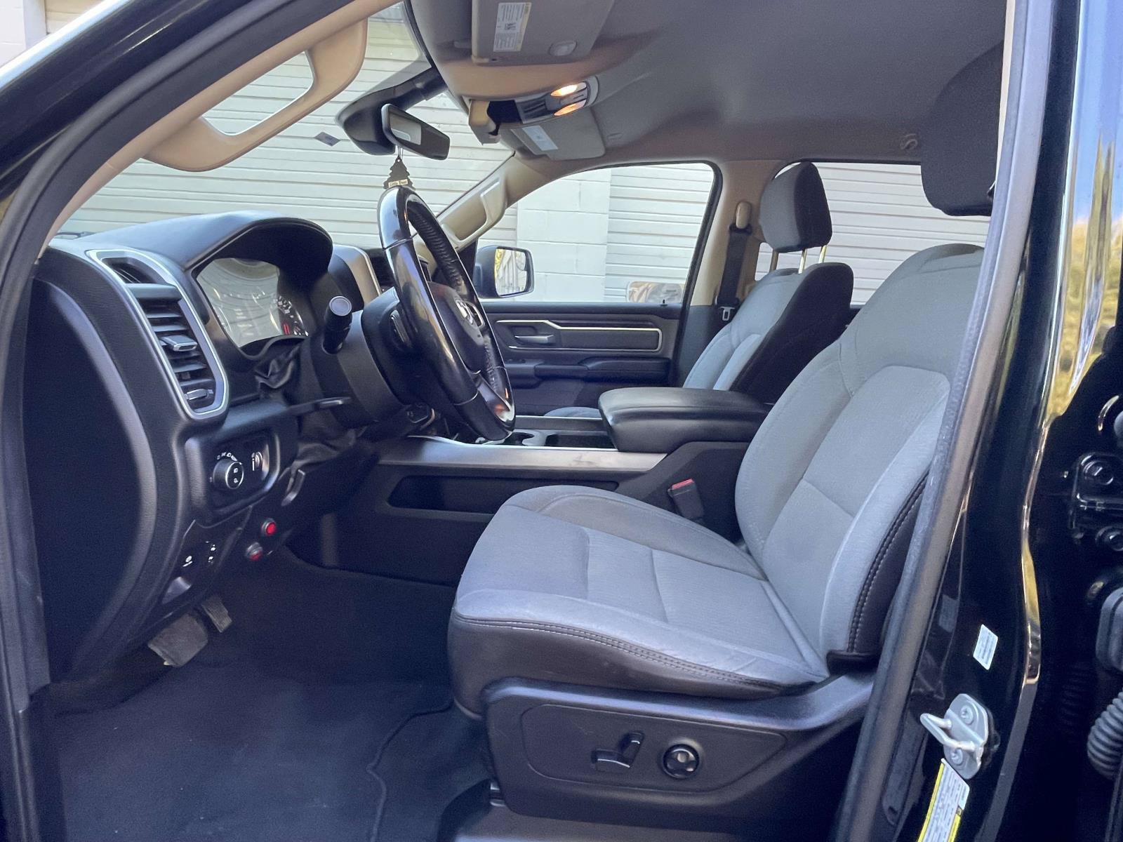 Used 2020 RAM 1500 Big Horn AWD/4WD image 16
