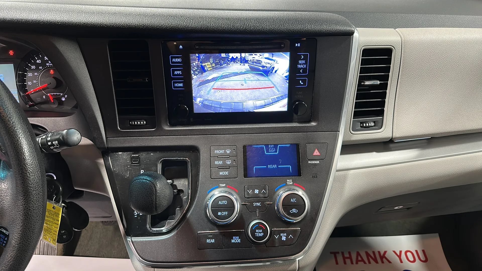 Used 2017 Toyota Sienna LE FWD image 26