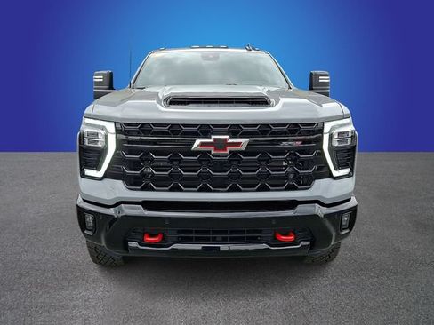 Used 2025 Chevrolet Silverado 2500 ZR2 w/ Technology Package AWD/4WD image 2
