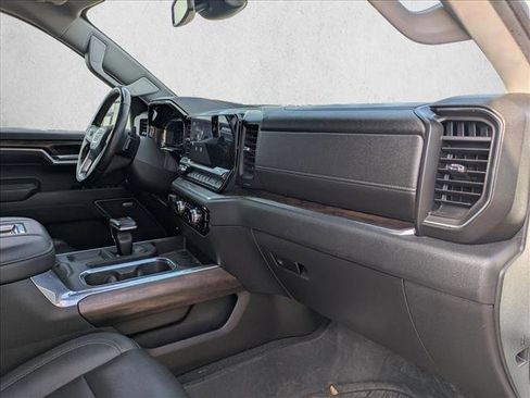 Used 2022 GMC Sierra 1500 SLT AWD/4WD image 18