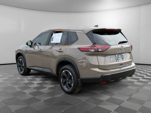 Used 2025 Nissan Rogue SV FWD image 3