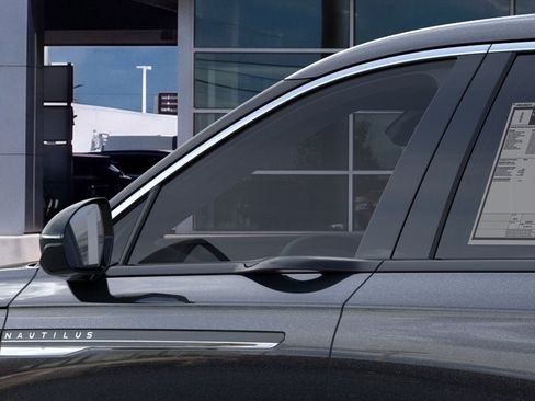 Used 2026 Lincoln Nautilus Premier AWD/4WD image 19