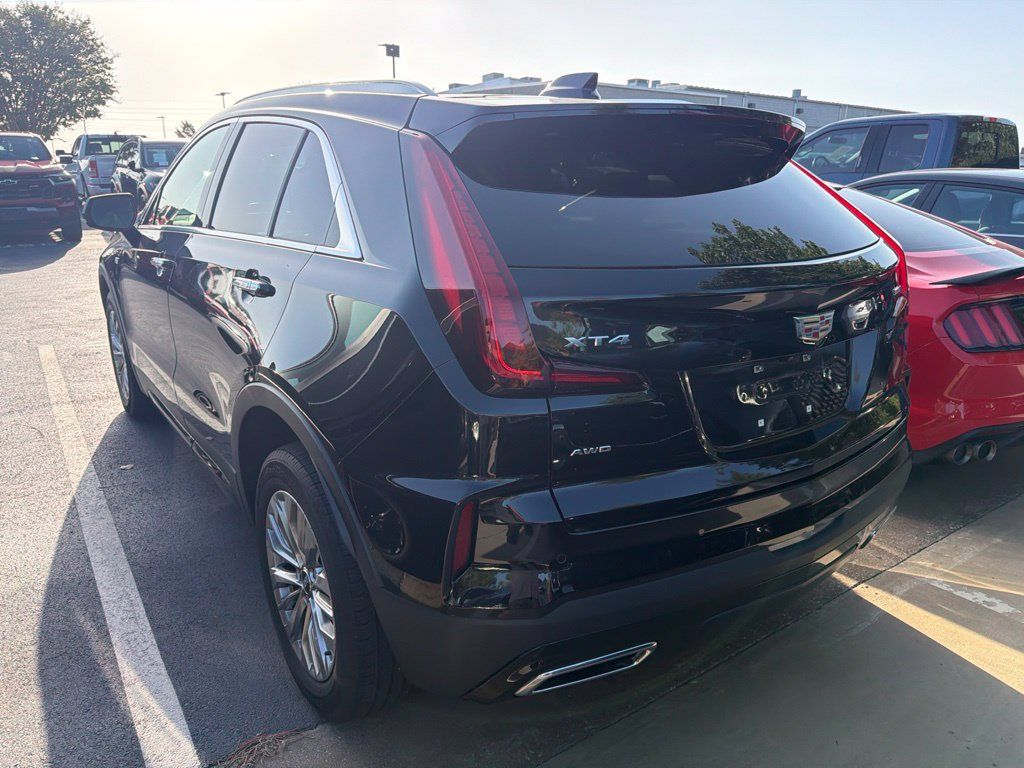 Used 2024 Cadillac XT4 Premium Luxury w/ Cold Weather Package AWD/4WD image 4
