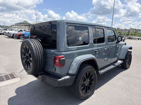 Used 2025 Jeep Wrangler Unlimited Sahara AWD/4WD image 6