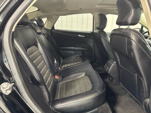 Used 2018 Ford Fusion SE w/ Equipment Group 201A FWD image 9