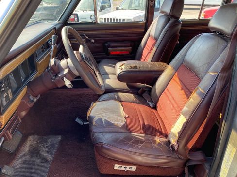Used 1989 Jeep Grand Wagoneer AWD/4WD image 16