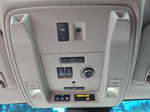 Used 2020 Cadillac Escalade Premium Luxury image 22