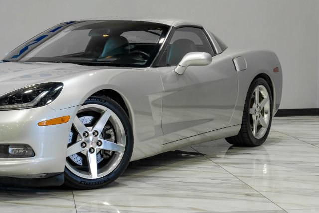 Used 2005 Chevrolet Corvette Coupe w/ Preferred Equipment Group RWD image 7
