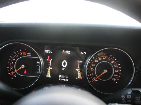 Used 2021 Jeep Wrangler Unlimited Sahara w/ LED Lighting Group AWD/4WD image 32