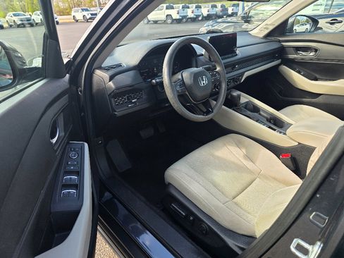 Used 2023 Honda Accord EX image 9