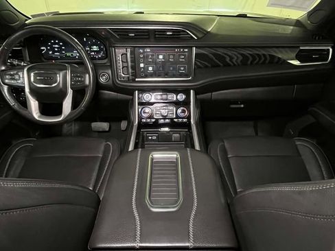 Used 2022 GMC Yukon XL Denali w/ Denali Ultimate Package AWD/4WD image 28
