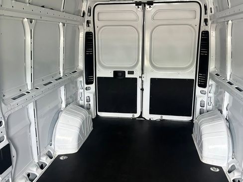 Used 2025 RAM ProMaster 2500 w/ Convenience Group FWD image 19