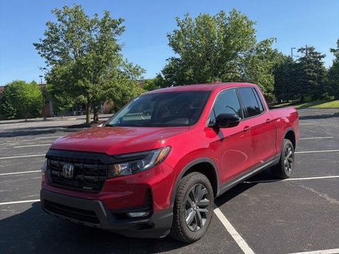 Used 2025 Honda Ridgeline Sport image 2