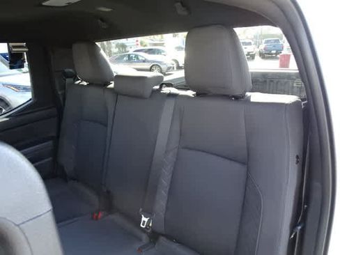 Certified 2025 Toyota Tacoma SR5 AWD/4WD image 21