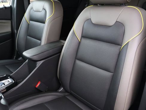 Used 2025 Chevrolet Trax ACTIV image 13