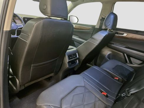 Used 2025 Volkswagen Atlas SE AWD/4WD image 28