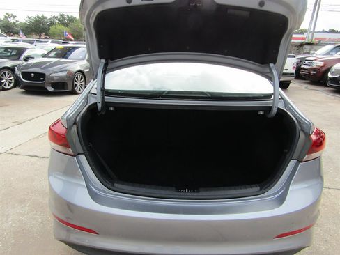 Used 2017 Hyundai Elantra Limited image 7