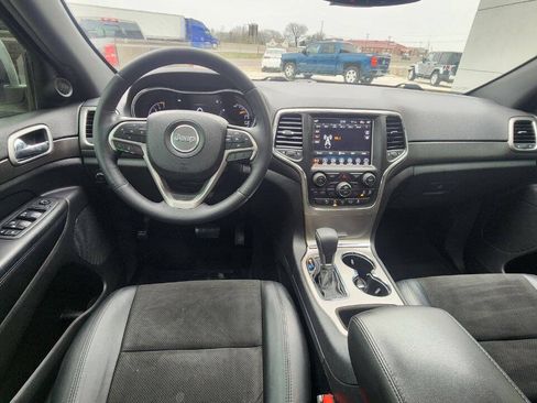 Used 2018 Jeep Grand Cherokee Altitude AWD/4WD image 12